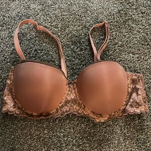 Woman’s adore me 36c with or without straps bra.